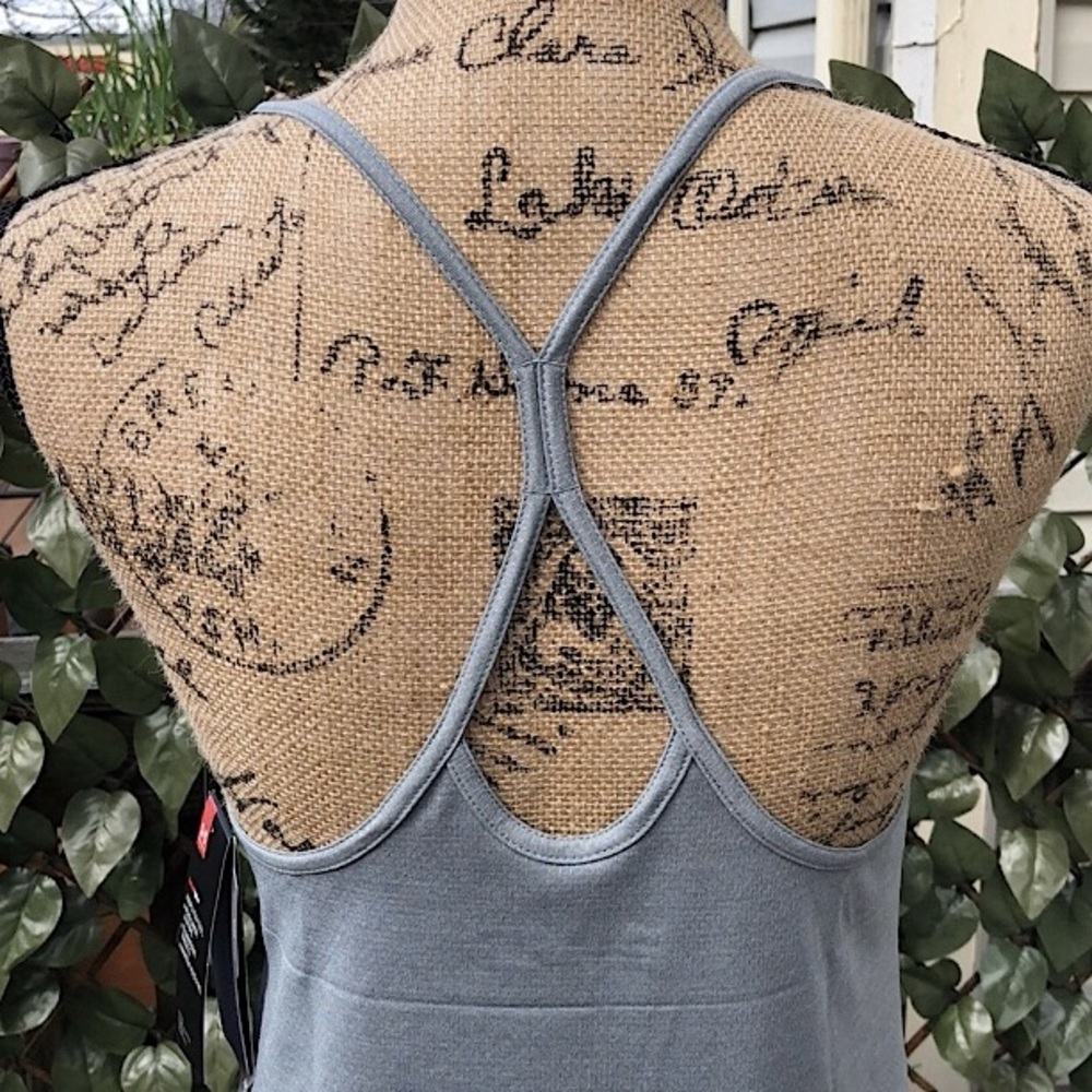 🆕🔥UNDER ARMOUR SUPER CUTE&SOO SOFT HEAT GEAR TOP CRISS CROSS BACK NWT 👀PICS!! - Picture 3 of 7